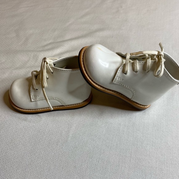 White Baby Walking Shoes - Picture 9 of 11